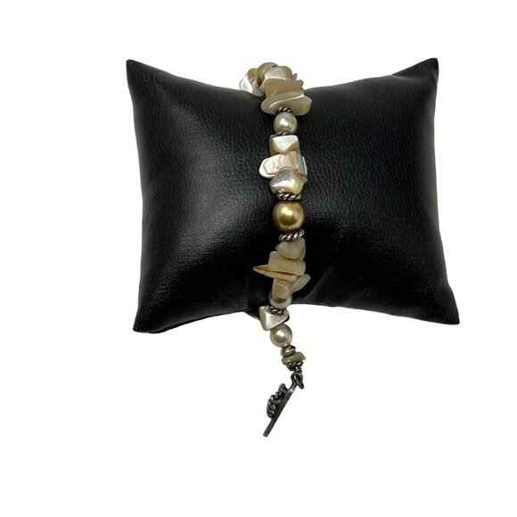 Bead Retreat Bracelet Pierced Wire‎ Earrings Tan Shell and Silver Tone - Picture 8 of 8